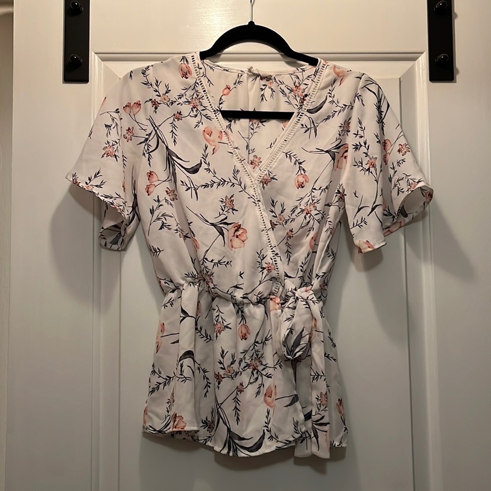 Sienna Sky crossover tie blouse short sleeve white/pink floral